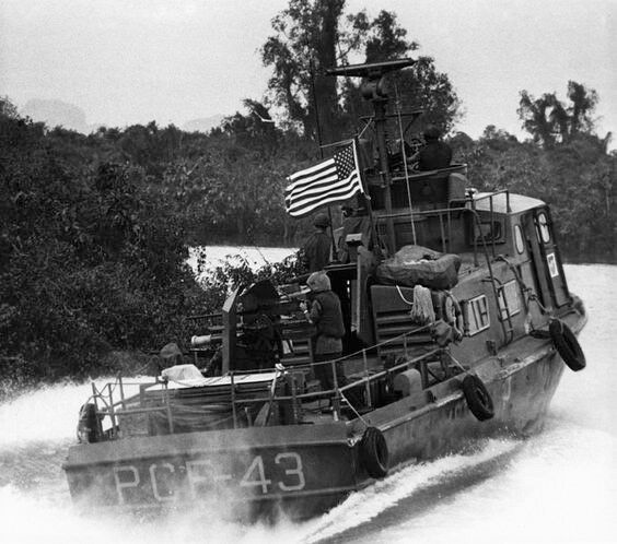 Vietnam War U.s. Navy Assault Boat On Patrol Mekong Delta June 1968 8.5x11 Photo